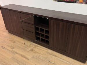 Credenza Verona Cava con puertas cajones y espacio para botellas Credenza Verona Cava con puertas cajones y espacio para botellas
