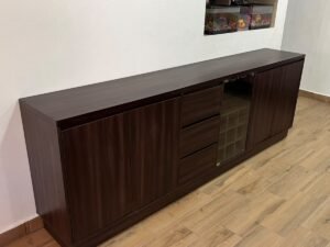 Credenza Verona Cava en tono madera vista lateral