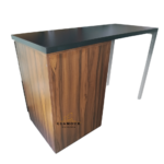 Escritorio moderno para oficina en acabado madera y negro