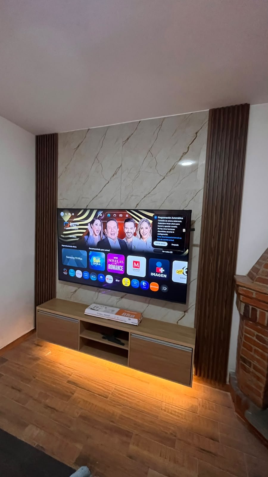 Centro de TV Milán Glamour | Elegante Diseño con LED
