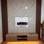 Centro de TV Milán Glamour con mueble flotante y listones decorativos